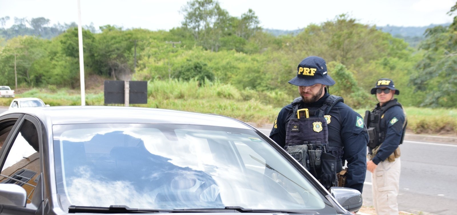 PRF apreende 503 ampolas de tirzepatida ocultas em veículo na Bahia