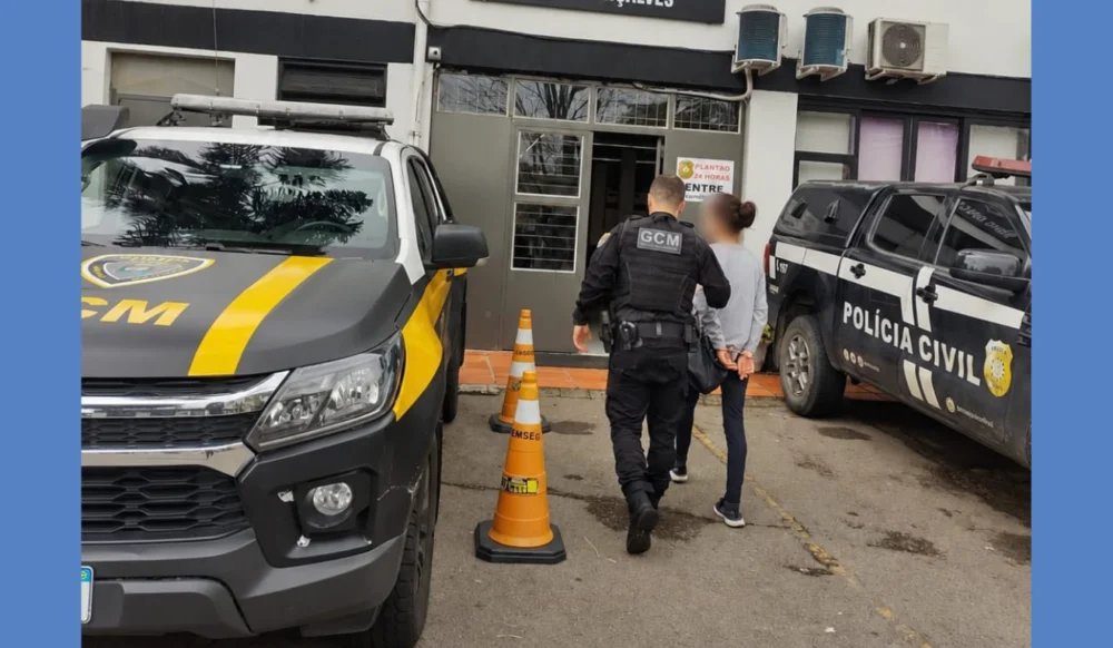 Mulher é presa em flagrante por furto em farmácia no centro de Bento Gonçalves