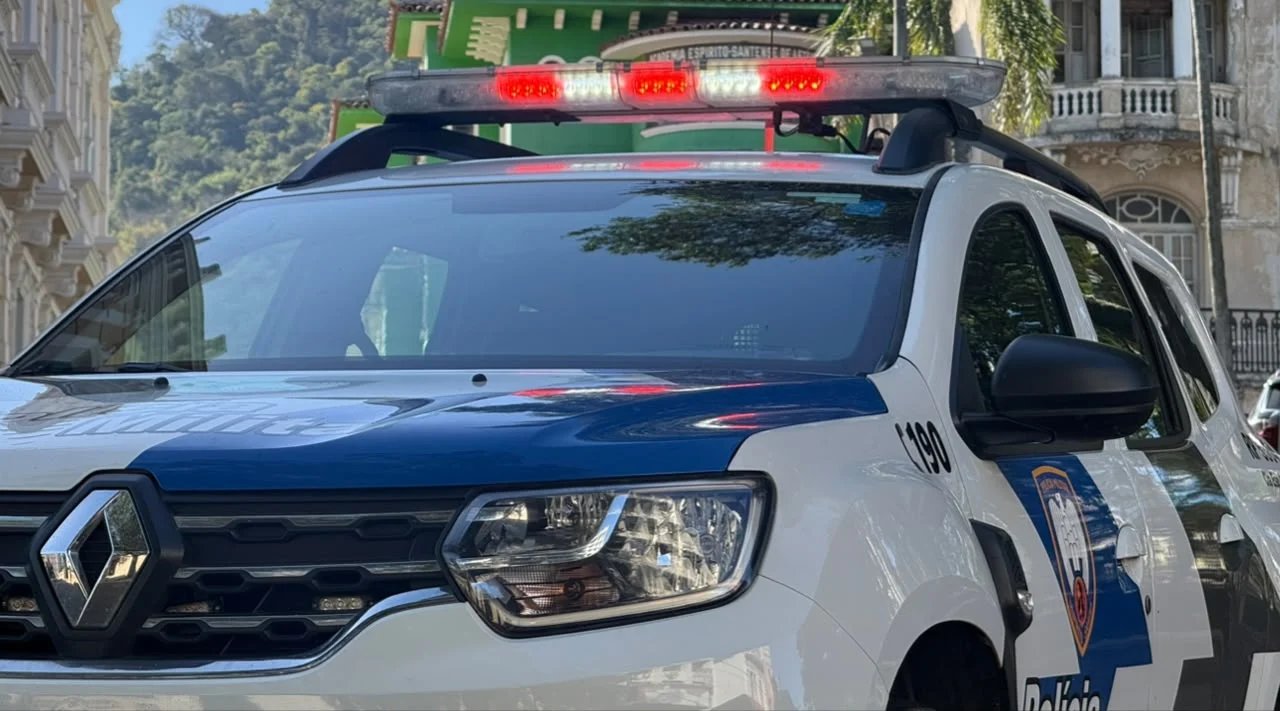Homem baleado entrega arma à esposa e é preso em Colatina