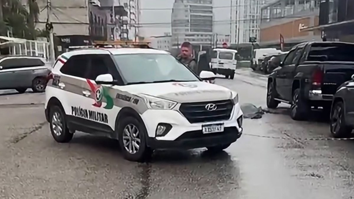 Homem é assassinado a tiros em bairro planejado na Grande Florianópolis
