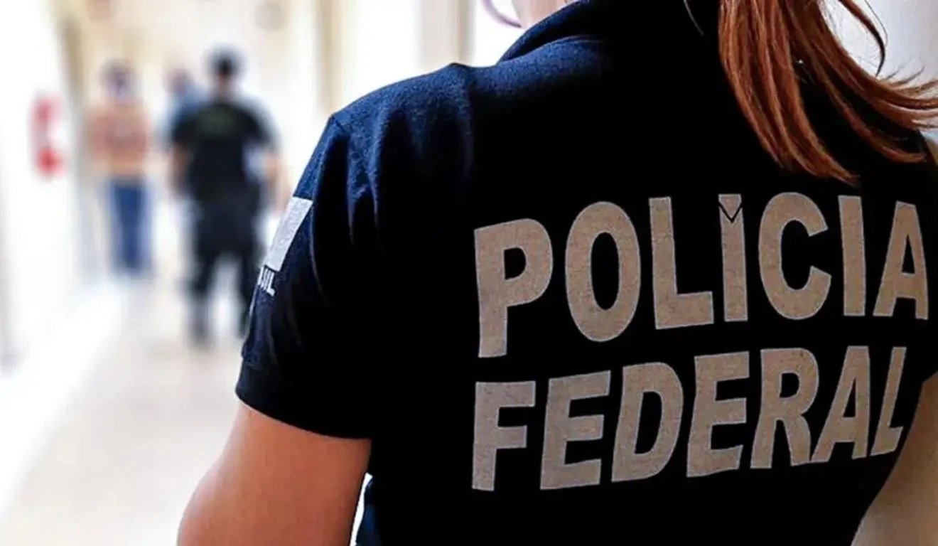PF investiga uso de broches com câmeras escondidas para filmar votos no RJ