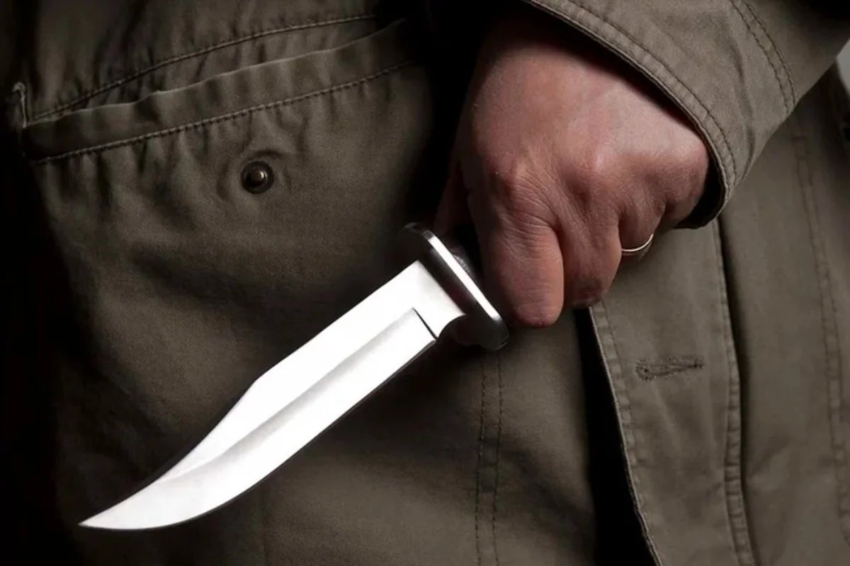 Homem esfaqueia namorada após discussão e é preso em fuga